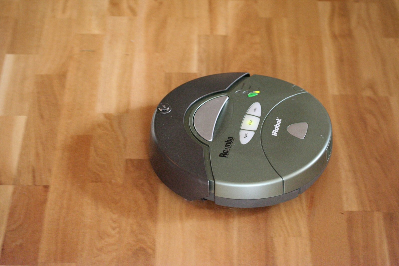 Robot vacuum on a home floor for a SavingCat pet hair vacuum buying guide